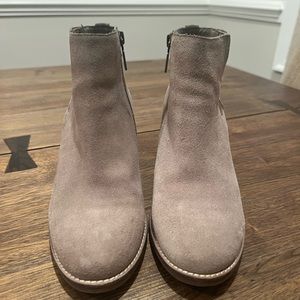 Blonde waterproof boots